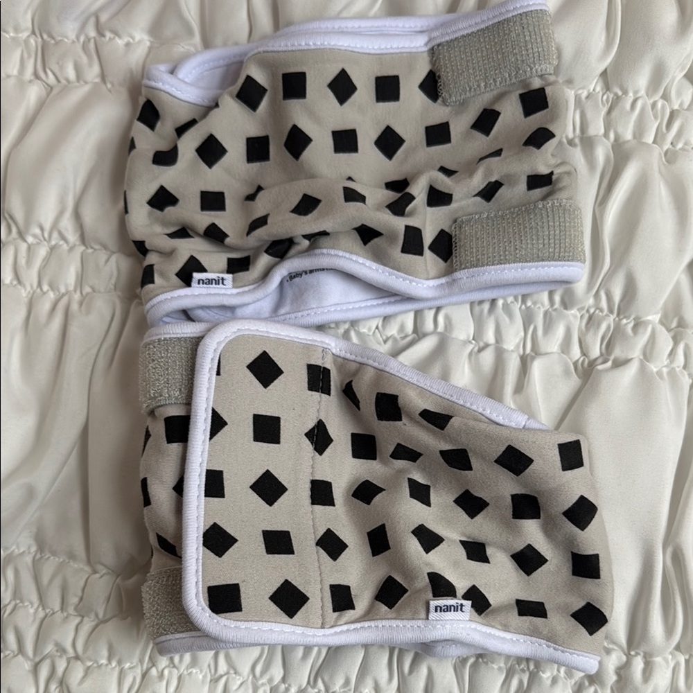 Nanit Black and Gray Patterned Baby Knee Pads